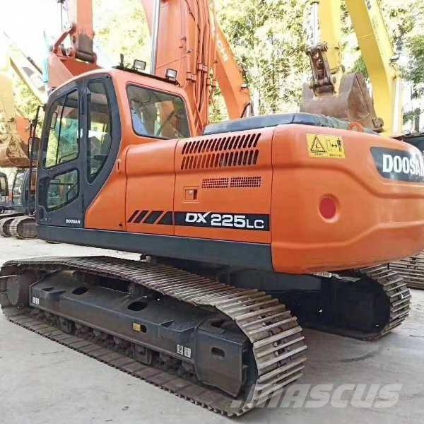 Doosan DX 225 Εκσκαφείς με ερπύστριες
