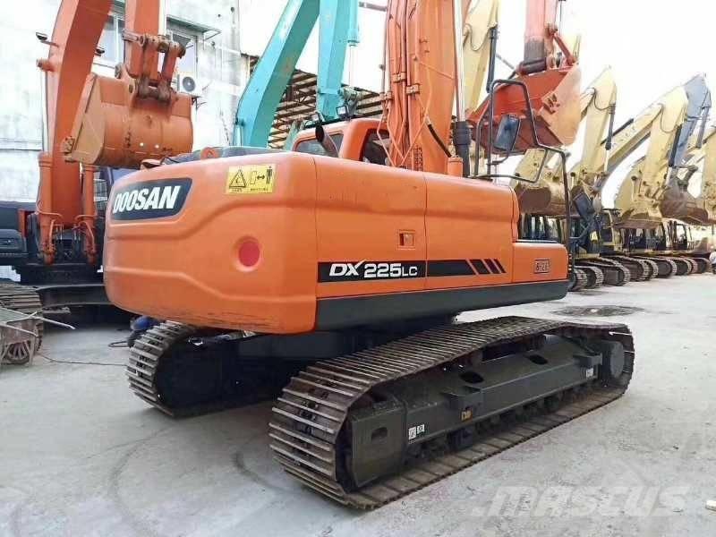 Doosan DX 225 Εκσκαφείς με ερπύστριες