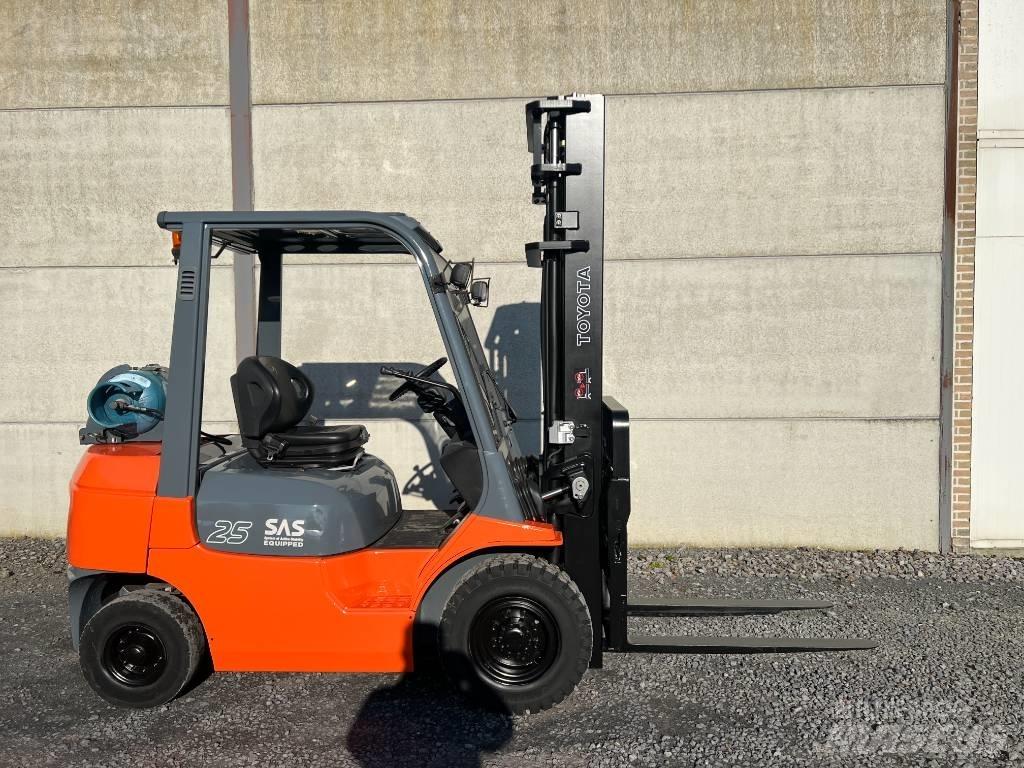 Toyota 42-7FGF25 Περονοφόρα ανυψωτικά κλαρκ με φυσικό αέριο LPG