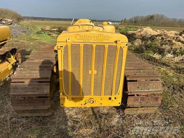 CAT D4 - Μπουλντόζες με ερπύστριες