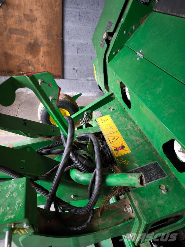 John Deere V461M Πρέσες κυλινδρικών δεμάτων