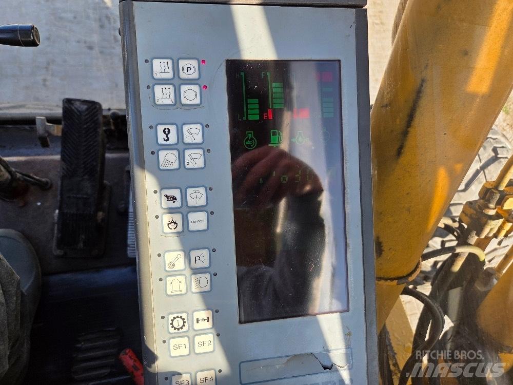 Liebherr A900 Εκσκαφείς με τροχούς - λάστιχα