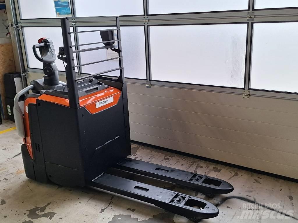 BT LPE220 Χειροκίνητο περονοφόρο ανυψωτικό