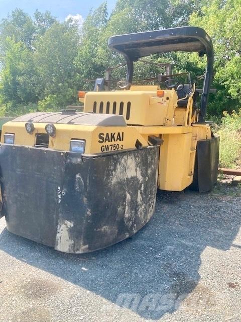 Sakai GW 750-2 Επίστρωση ασφάλτου