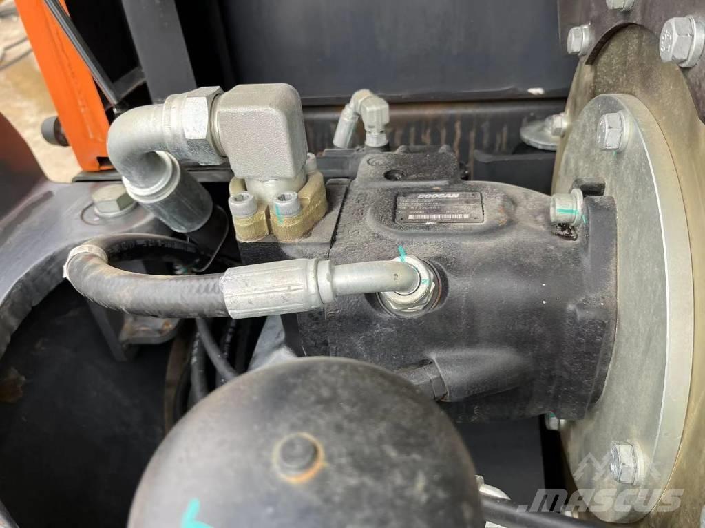 Doosan DX 140 LC Εκσκαφείς με ερπύστριες