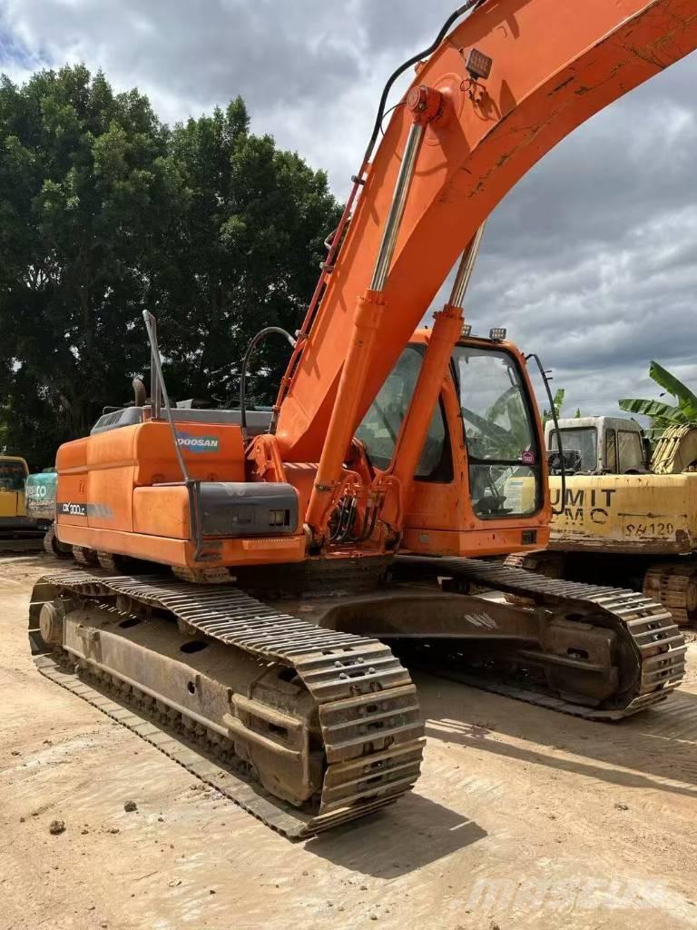 Doosan DX300 Εκσκαφείς με ερπύστριες