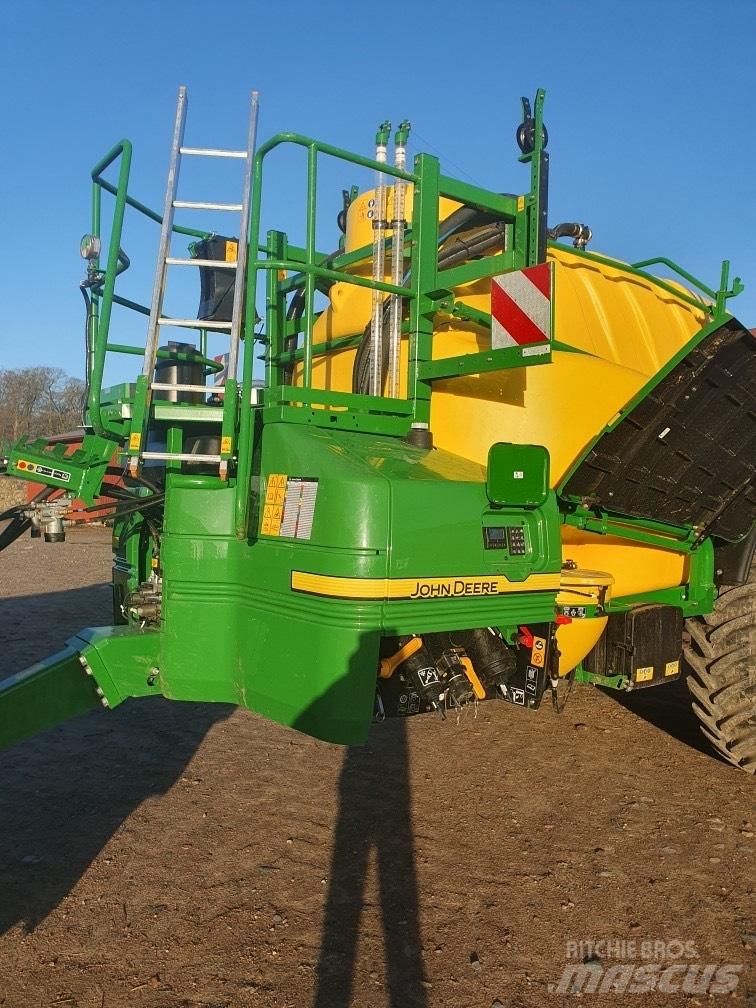 John Deere R975 i Ρυμουλκούμενα ψεκαστικά