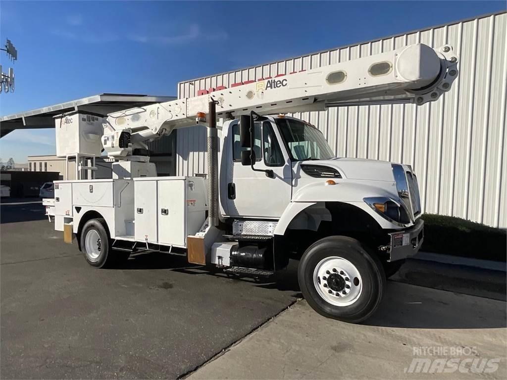 Altec AM55 Εναέριες πλατφόρμες τοποθετημένες σε φορτηγό