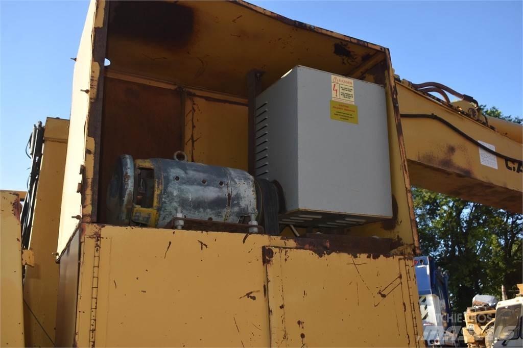 CAT 215B LC Εκσκαφείς με ερπύστριες