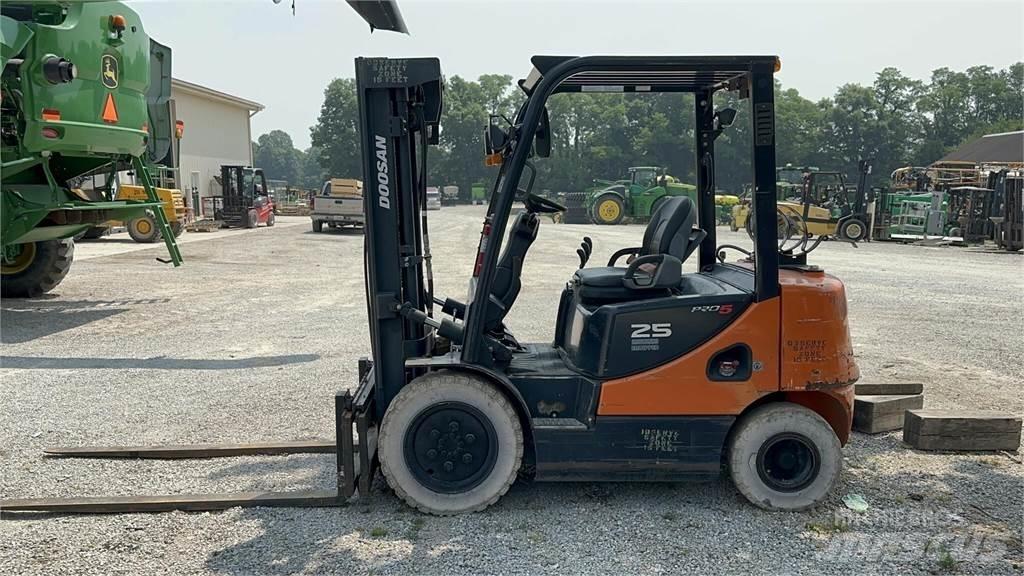 Doosan G25P-5 Περονοφόρα ανυψωτικά κλαρκ - άλλα
