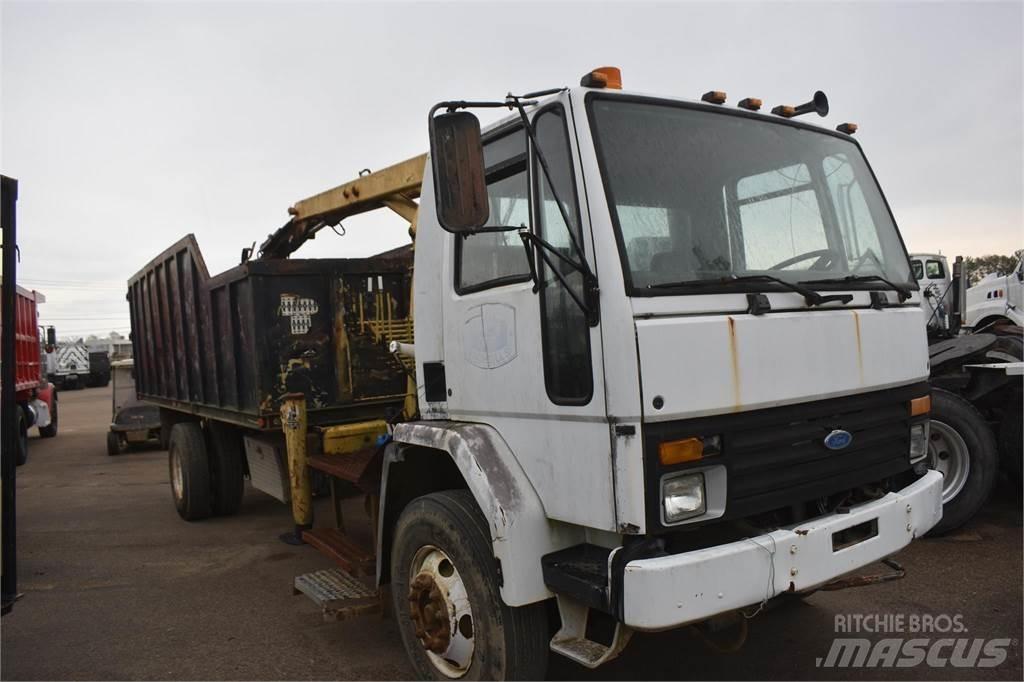 Ford CF8000 Φορτηγά με Γερανό