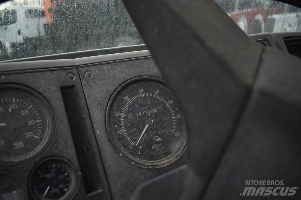 Ford CF8000 Φορτηγά με Γερανό