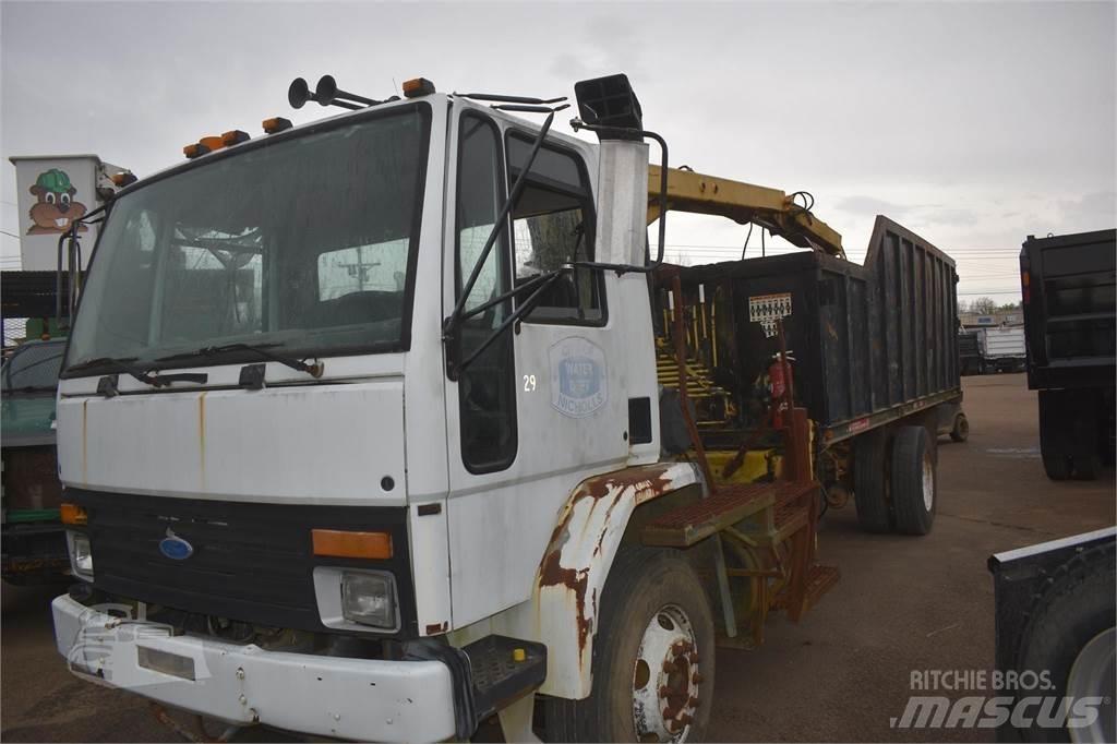Ford CF8000 Φορτηγά με Γερανό
