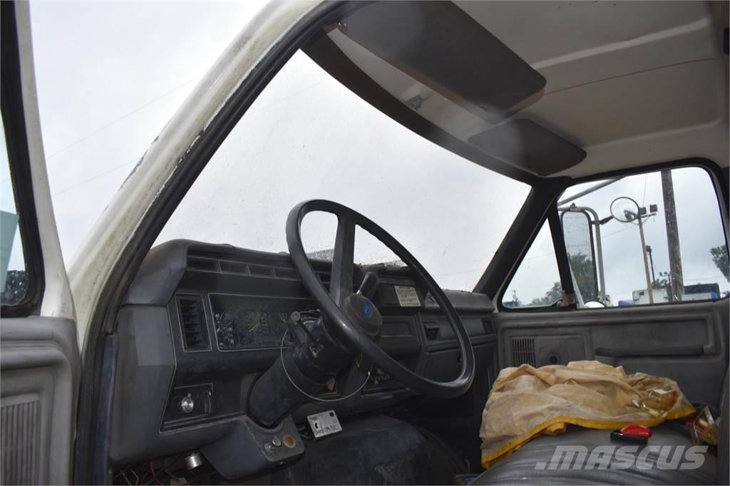 Ford F800 Φορτηγά με Γερανό