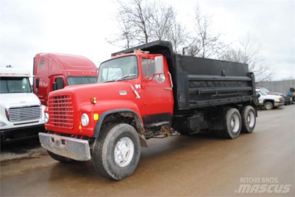 Ford L8000 Φορτηγά Ανατροπή