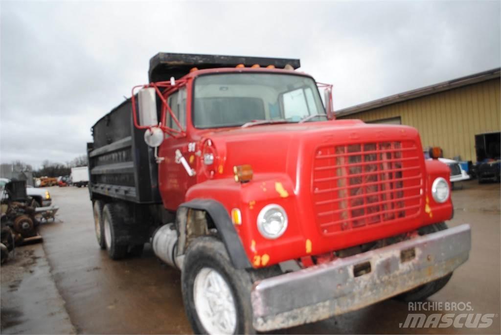 Ford L8000 Φορτηγά Ανατροπή
