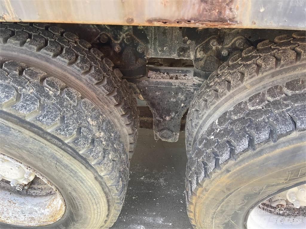 Ford L8000 Φορτηγά Ανατροπή