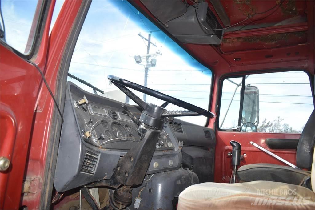 Ford L8000 Φορτηγά Ανατροπή