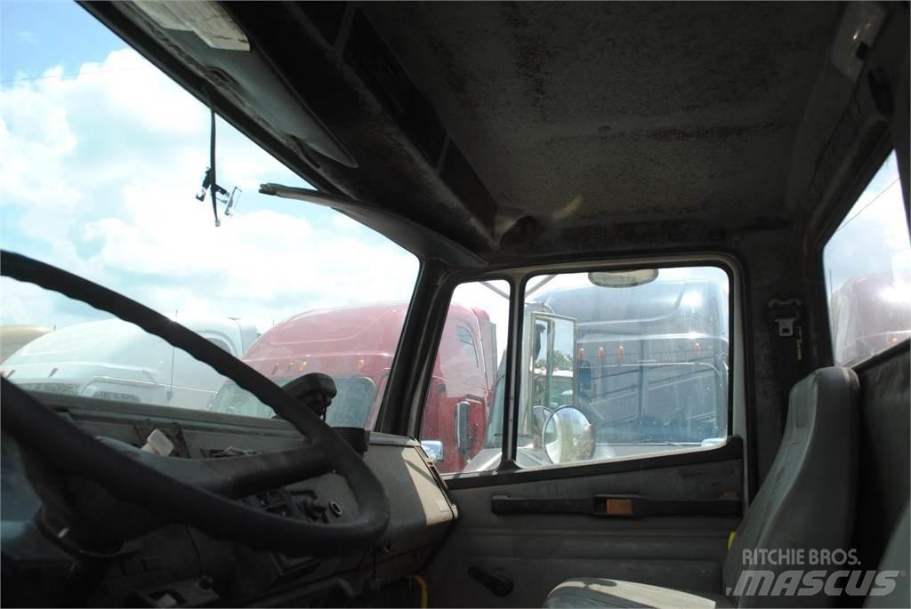 Freightliner FL70 Φορτηγά με Γερανό