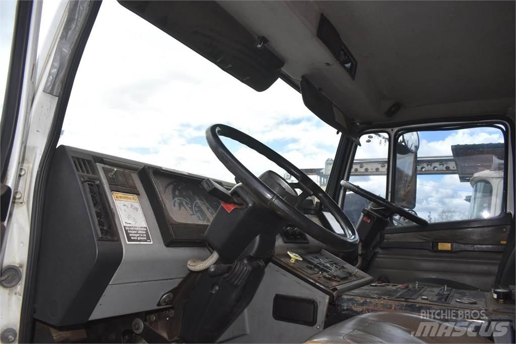 Freightliner FL70 Φορτηγά σκούπες