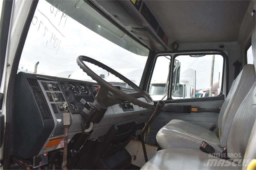 Freightliner FL70 Φορτηγά με Γερανό