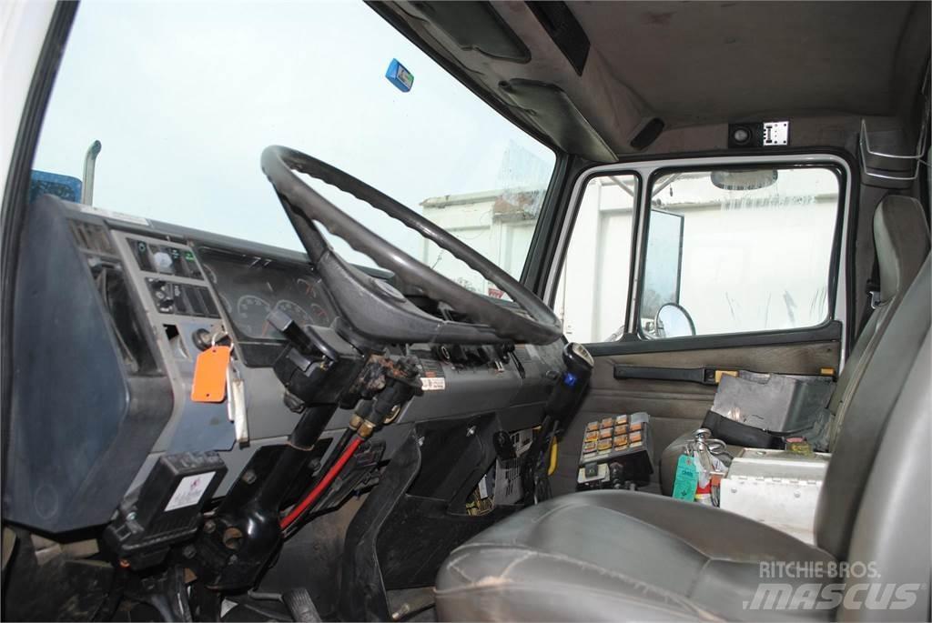 Freightliner FL80 Φορτηγά με Γερανό