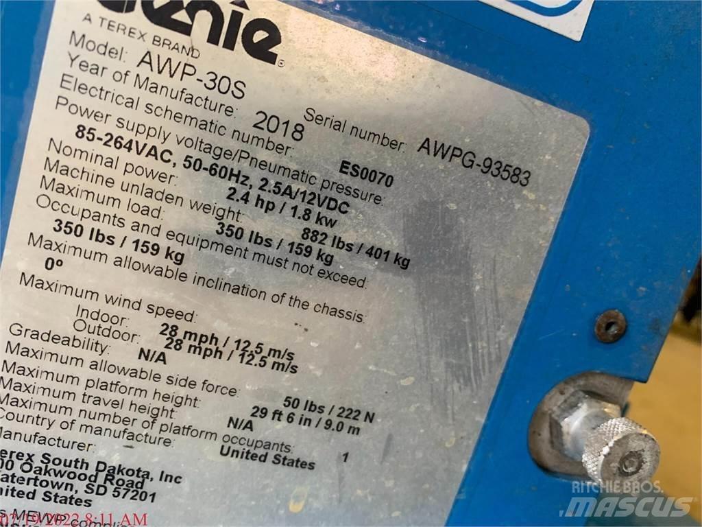 Genie AWP30S Ανυψωτήρες με κατακόρυφους πυλώνες