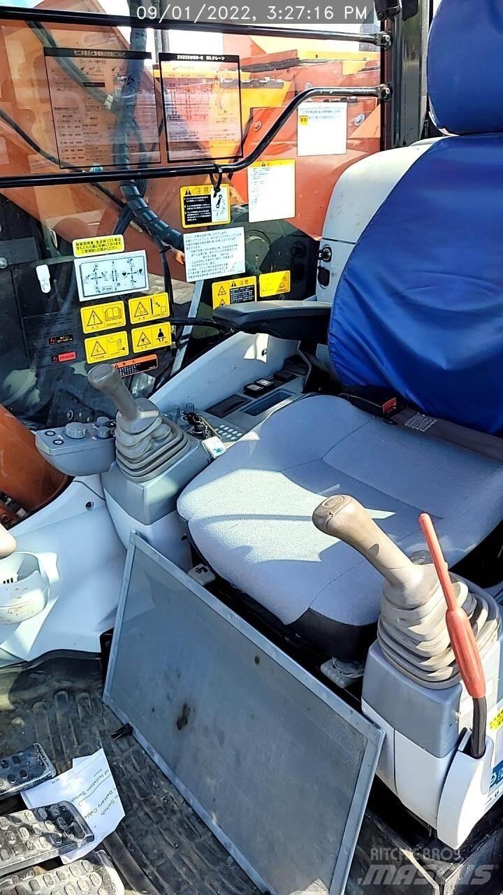 Hitachi ZX225US-6 Εκσκαφείς με ερπύστριες