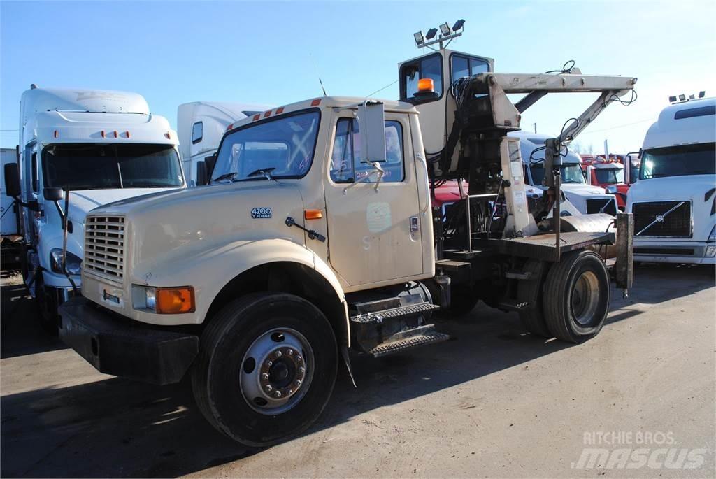 International 4700 Φορτηγά με Γερανό