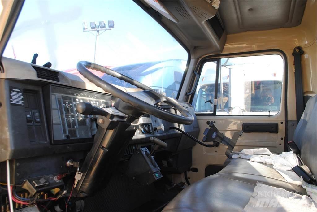 International 4700 Φορτηγά με Γερανό
