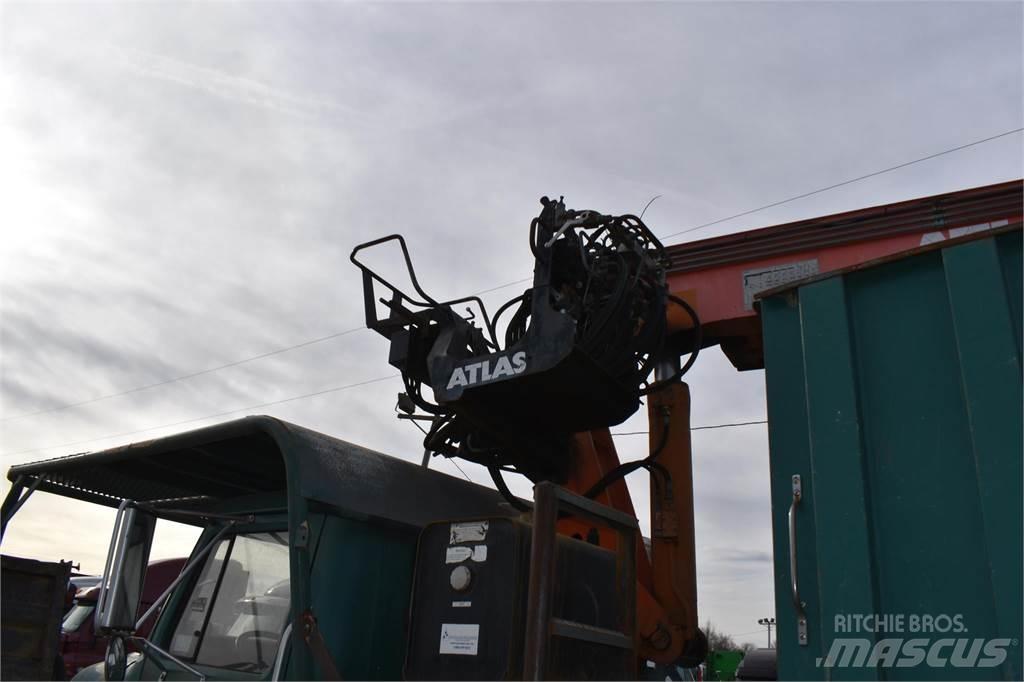 International 4700 Φορτηγά με Γερανό