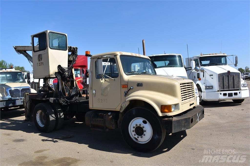 International 4700 Φορτηγά με Γερανό