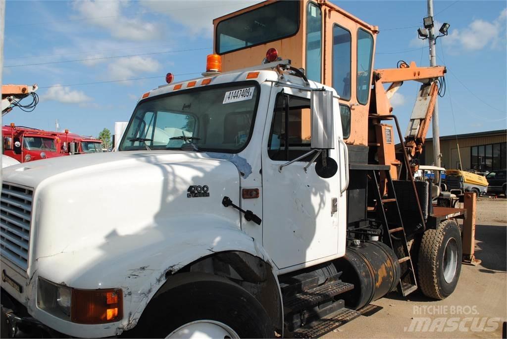 International 4700 Φορτηγά με Γερανό
