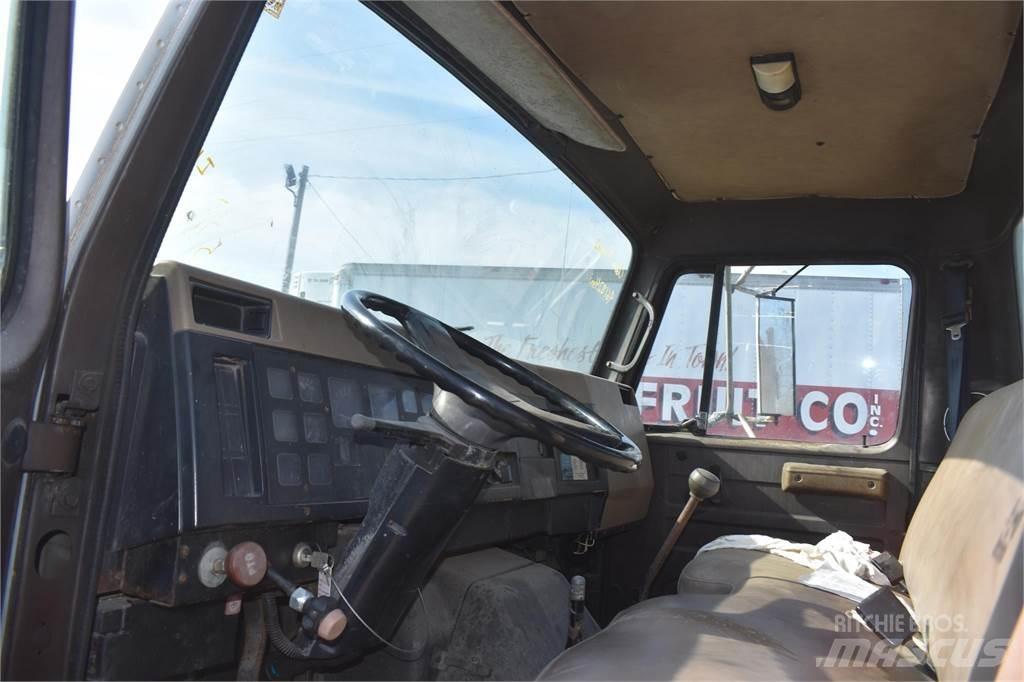 International 4900 Φορτηγά με Γερανό