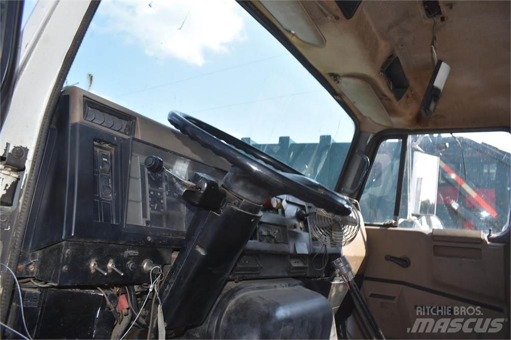 International 8200 Βυτιοφόρα φορτηγά