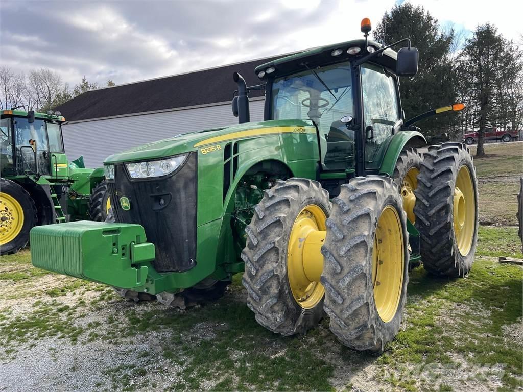 John Deere 8235R Τρακτέρ
