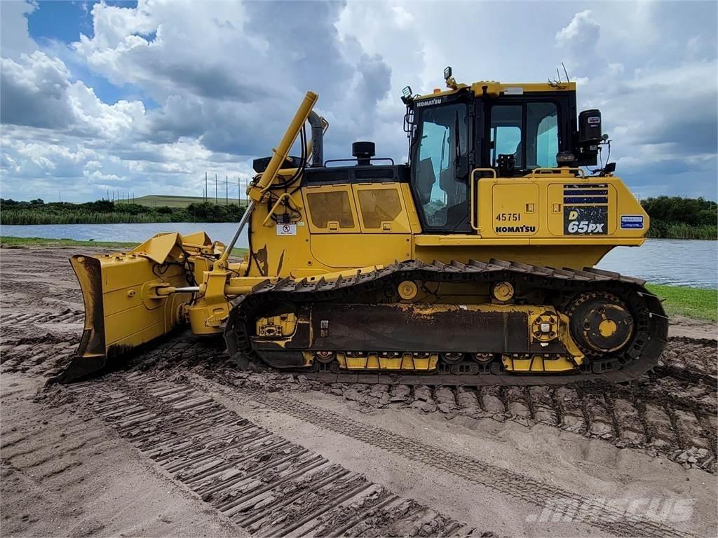 Komatsu D65PX-18 Μπουλντόζες με ερπύστριες