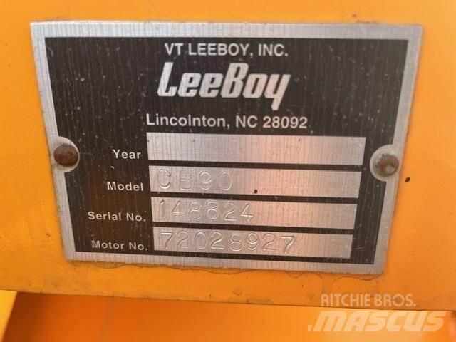LeeBoy CB90 Σκούπες