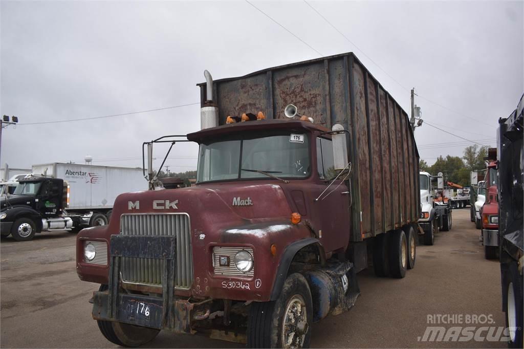 Mack DM685S Φορτηγά με Γερανό