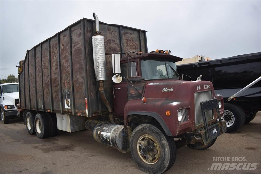 Mack DM685S Φορτηγά με Γερανό