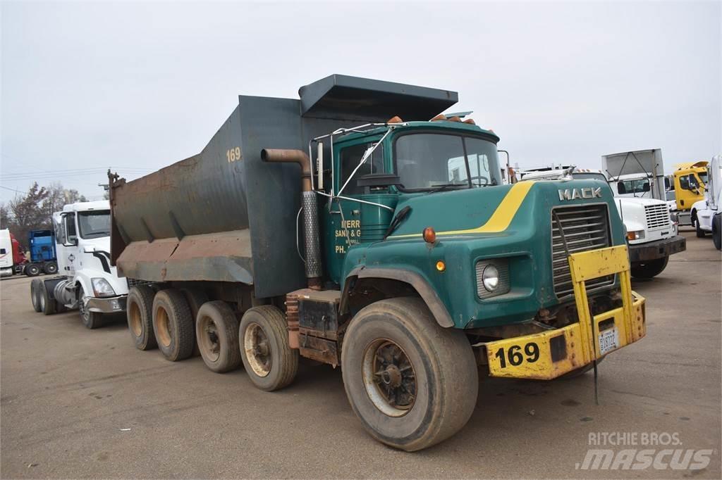 Mack DM688 Φορτηγά Ανατροπή