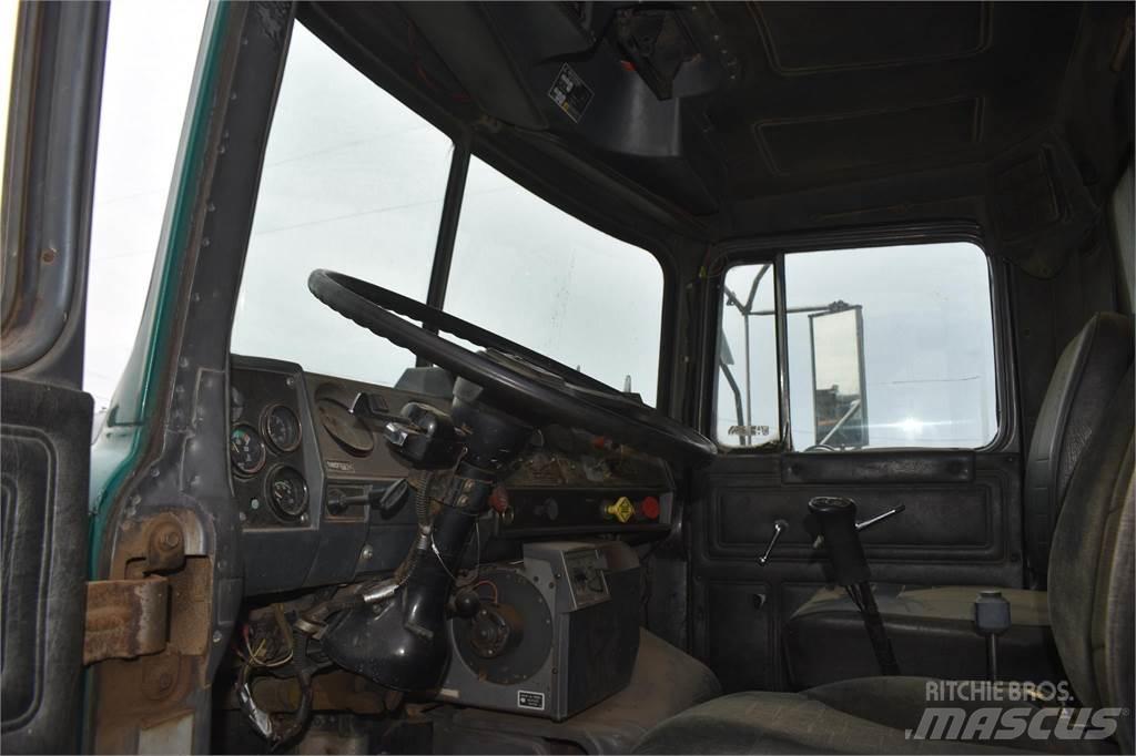 Mack DM688 Φορτηγά Ανατροπή