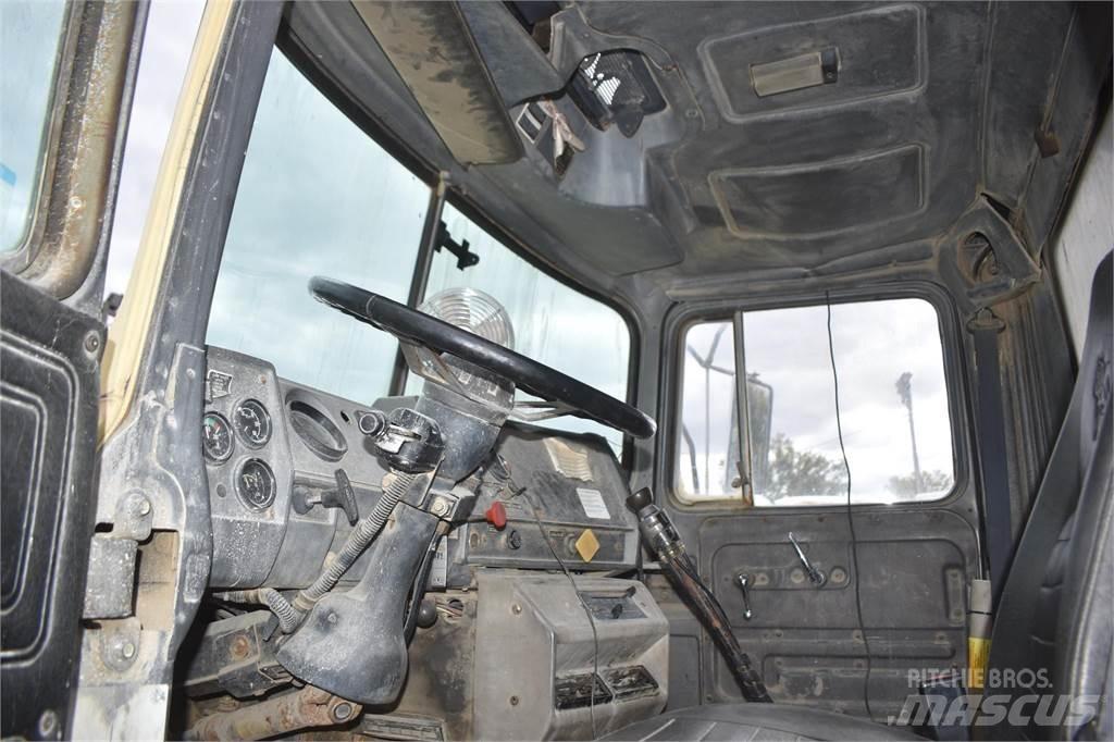Mack DM690S Φορτηγά Ανατροπή
