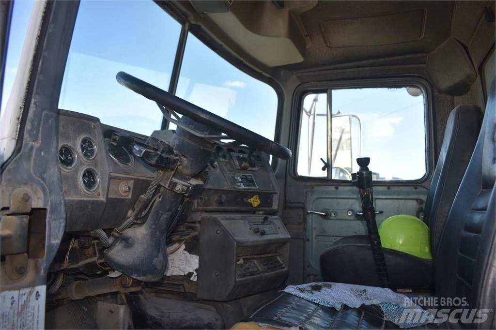 Mack DM690S Φορτηγά Ανατροπή