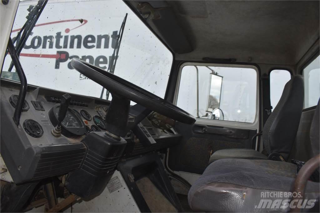 Mack MIDLINER CS300 Φορτηγά με Γερανό
