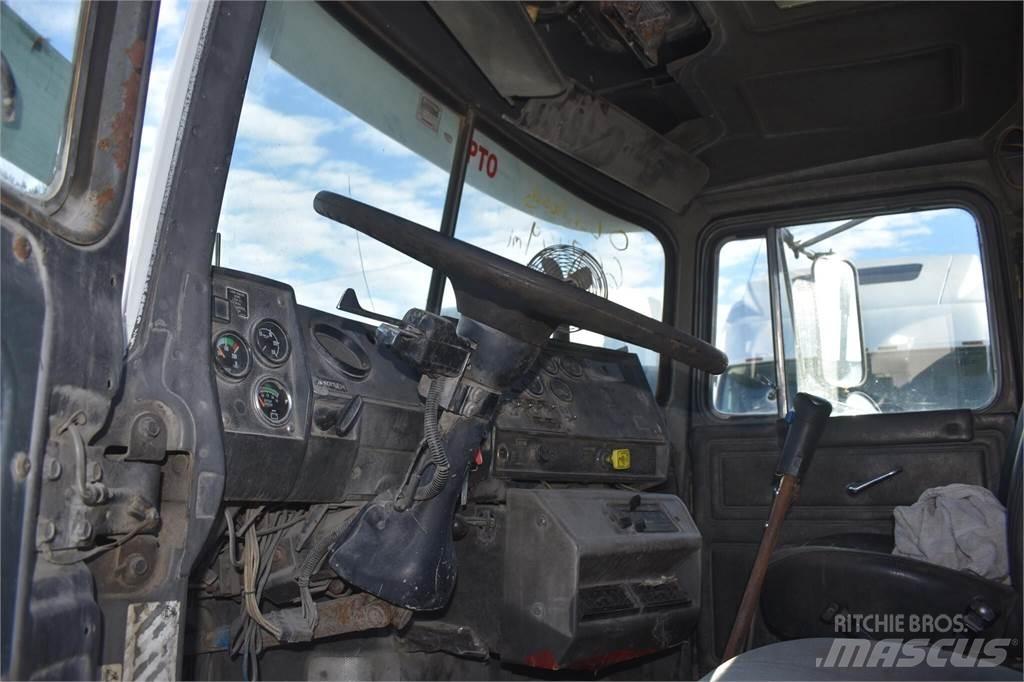 Mack RD688S Φορτηγά Ανατροπή