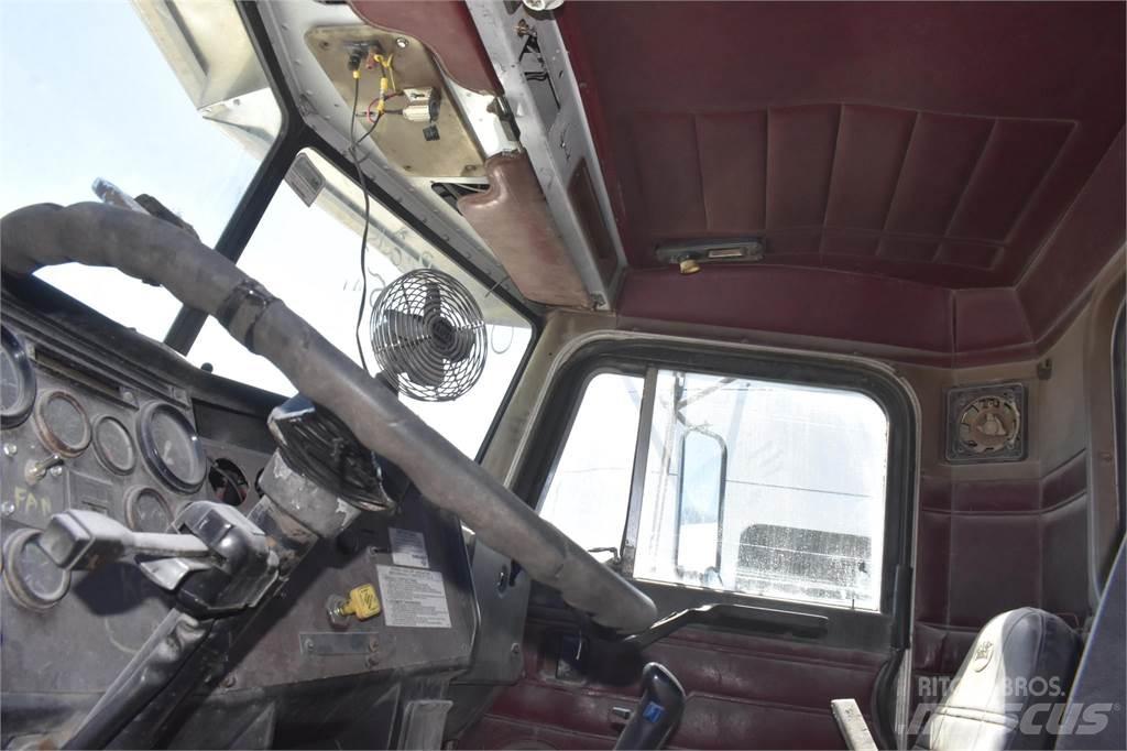Peterbilt 357 Φορτηγά Ανατροπή
