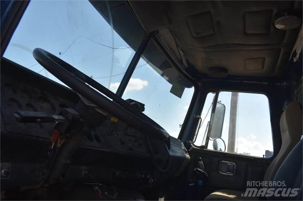 Volvo WG64T Φορτηγά Ανατροπή