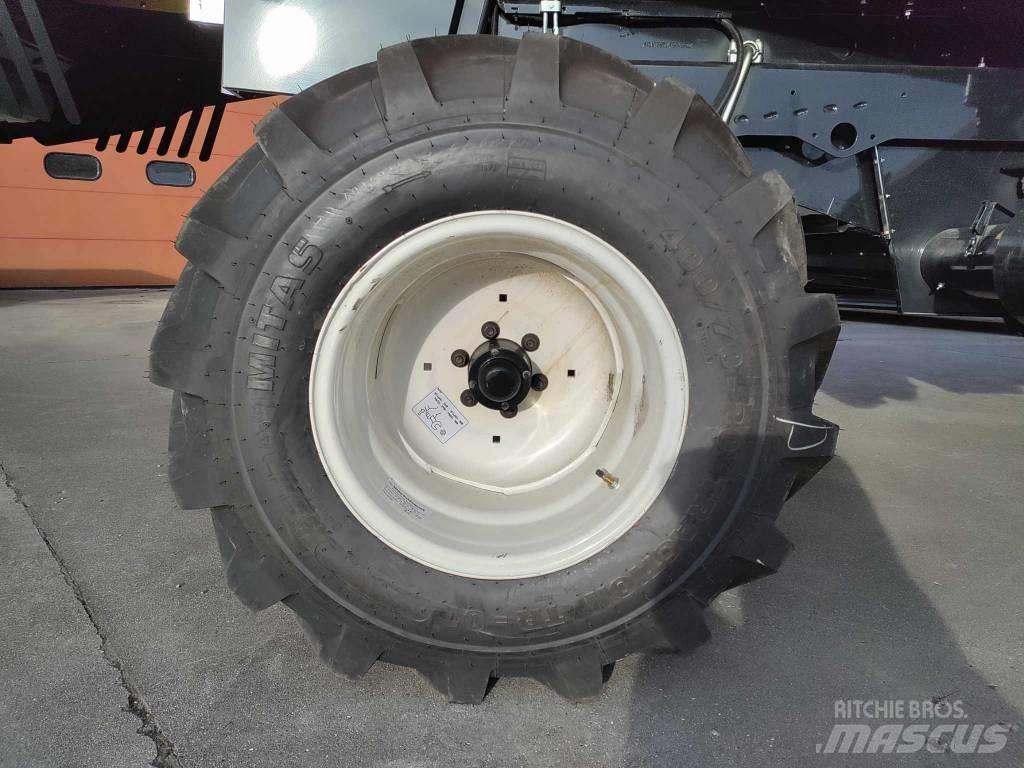 New Holland TC 5.90 Θεριζοαλωνιστικές μηχανές