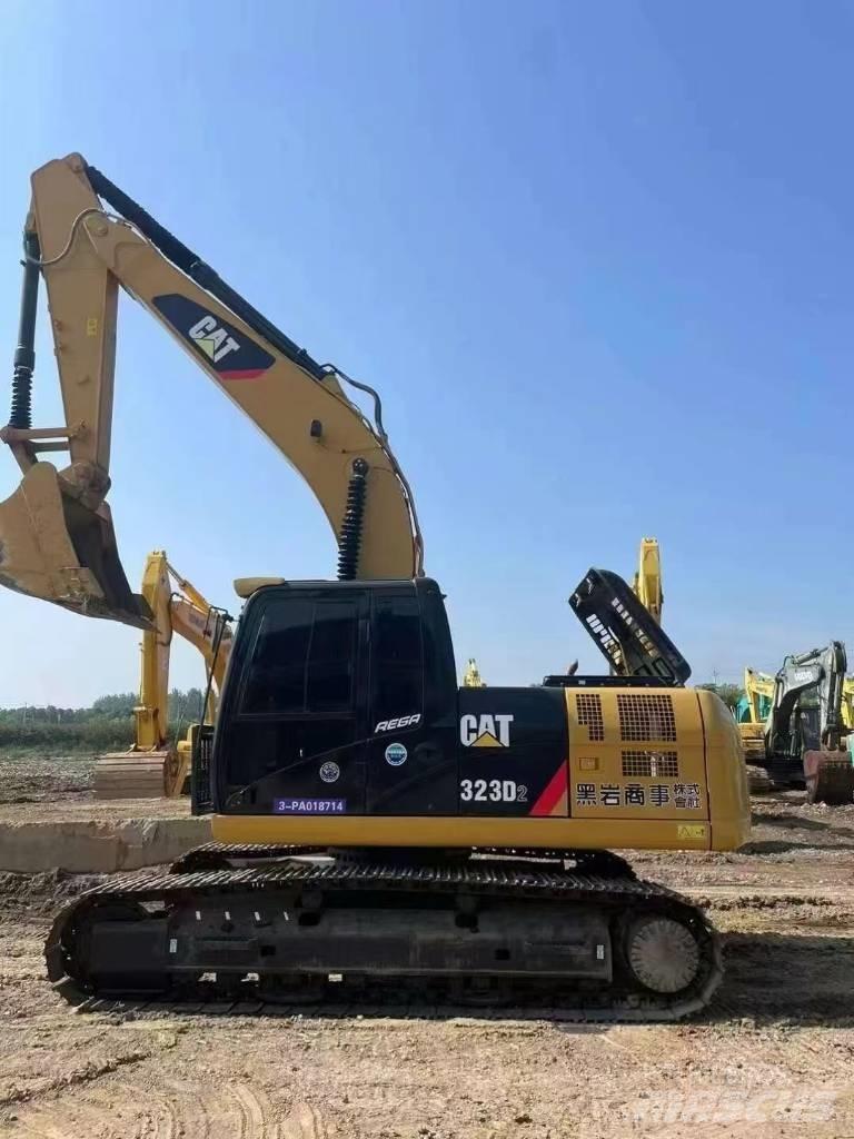CAT 323D2 Εκσκαφείς με ερπύστριες